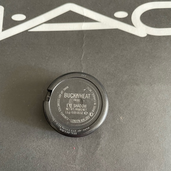 MAC eyeshadow in Buckwheat (discontinued) - Picture 2 of 4